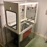 Enceinte de protection sur mesure pour équipements nocifs